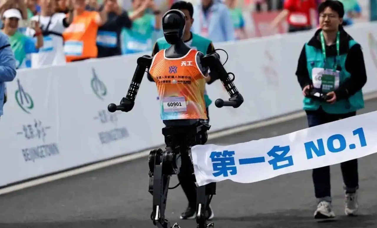 İnsansı robot Tiangong Ultra, Usain Bolt'un 100 metre rekorunu kırdı