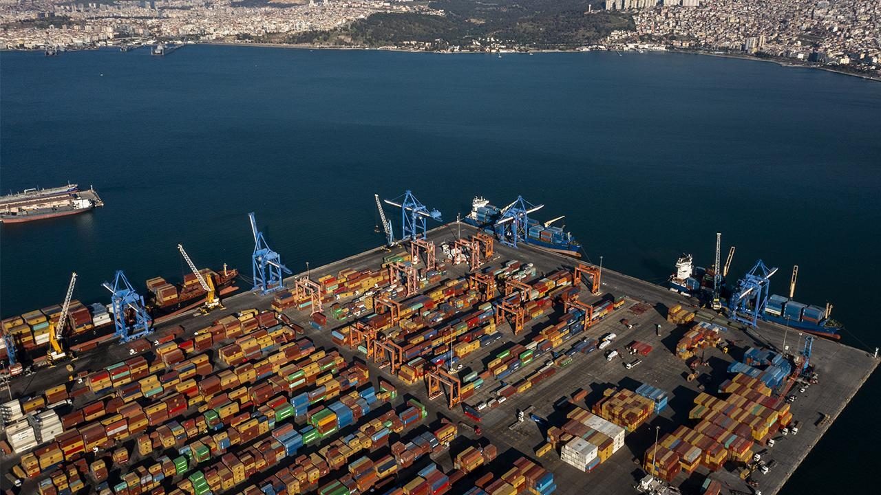 İzmir Limanı'nın Türkiye Varlık Fonu'na devri tamamlandı