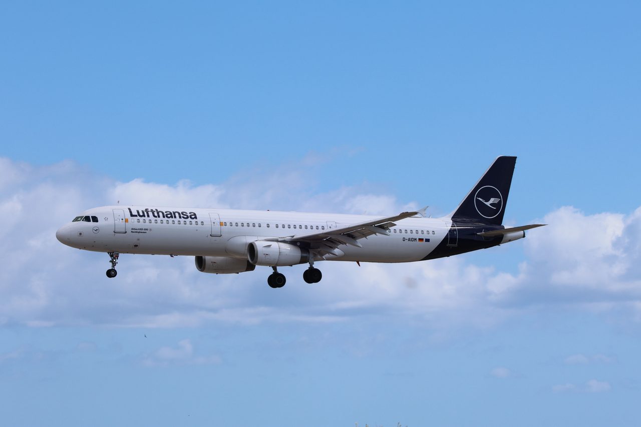 Lufthansa karı yüzde 56 düştü, Japan Airlines kar marjını kaybetti