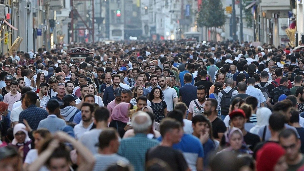 Türkiye'nin nüfus piramidi tersine dönüyor