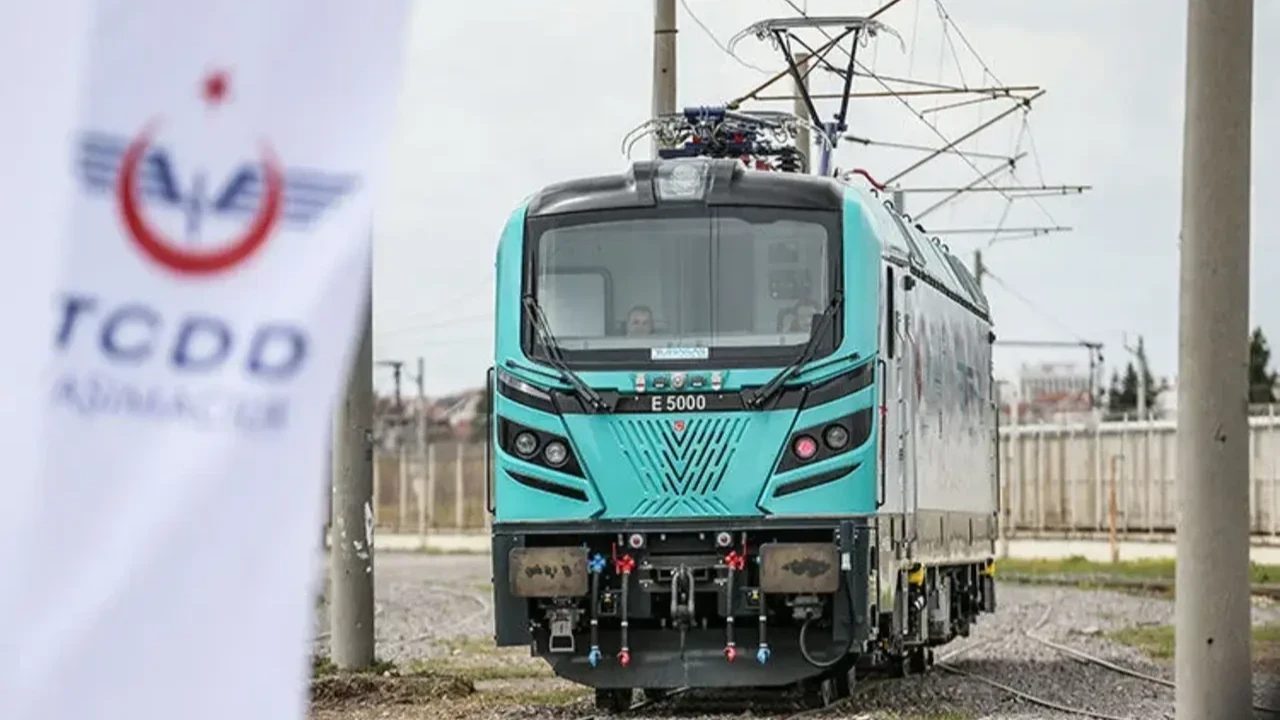 Yerli E5000 lokomotifi, Avrupa'dan sertifika aldı