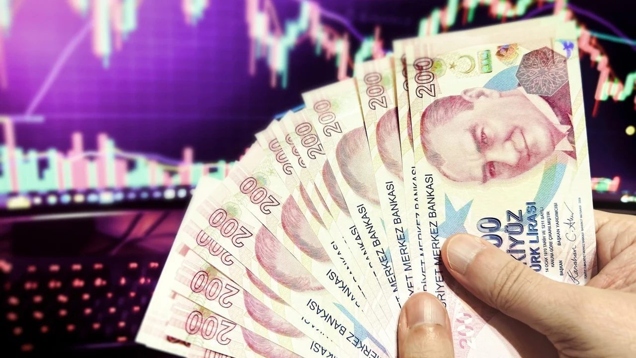 Türk lirasının reel değeri ağustosta 1,07 puan geriledi